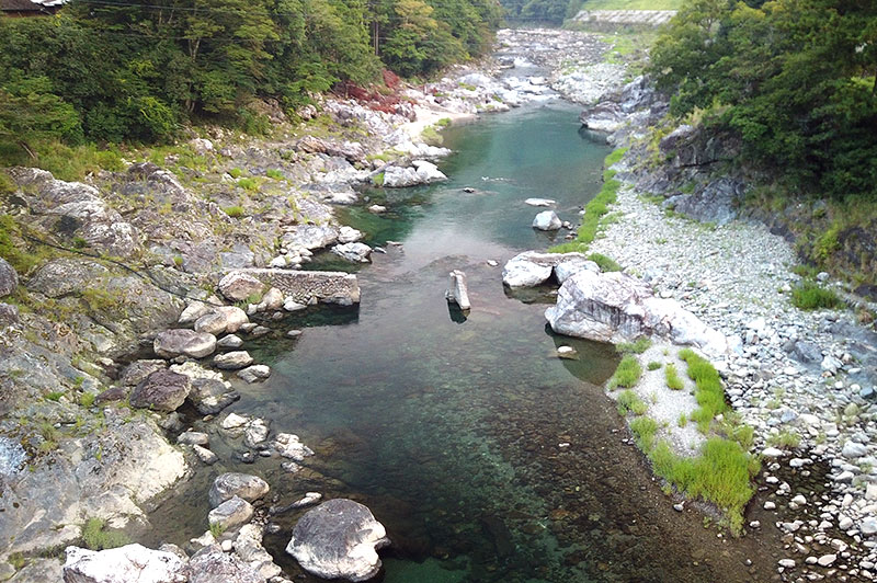 落滝橋からの川の様子