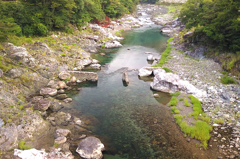 落滝橋からの川の様子