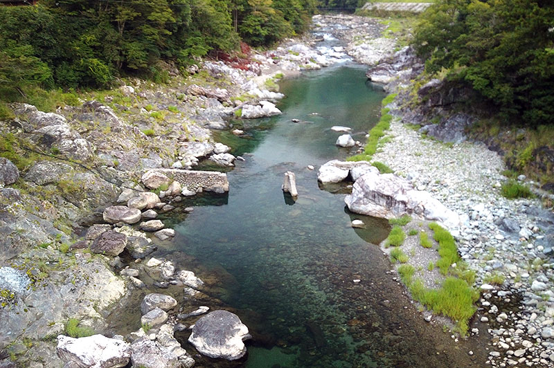 落滝橋からの川の様子