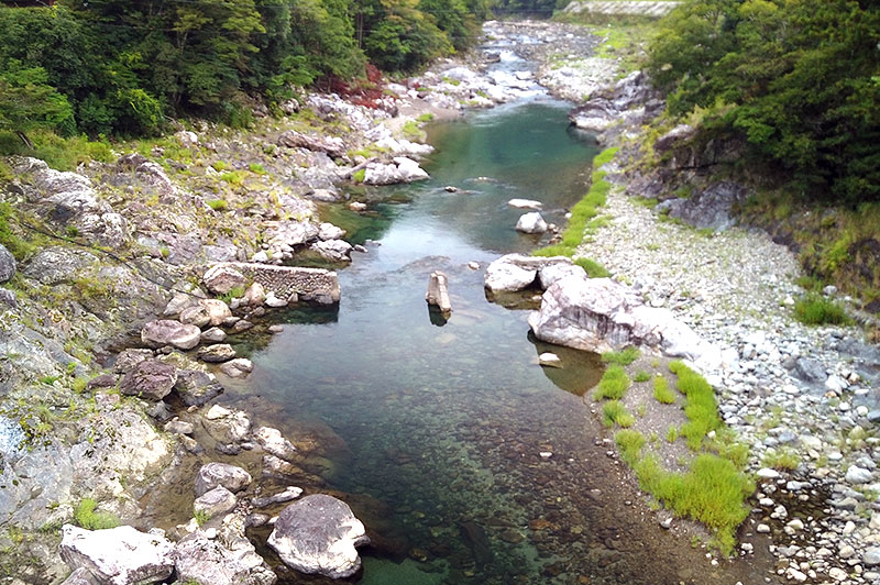 落滝橋からの川の様子