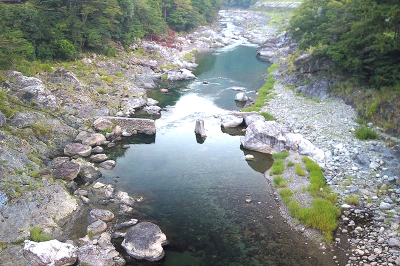 落滝橋からの川の様子