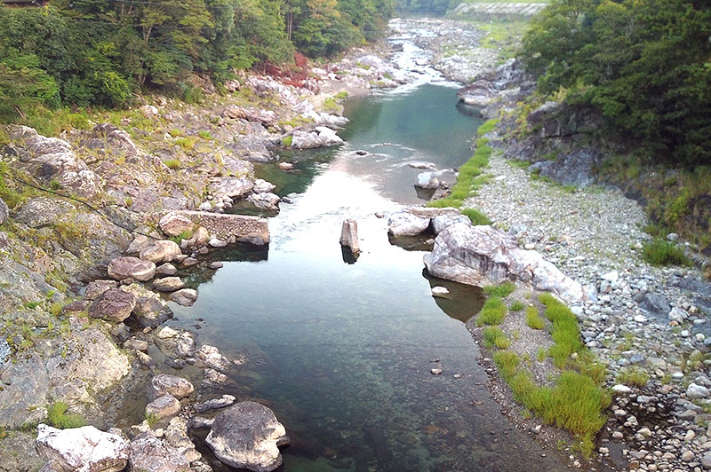 落滝橋からの川の様子