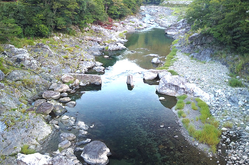 落滝橋からの川の様子