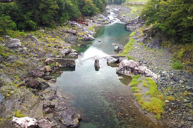 落滝橋からの川の様子