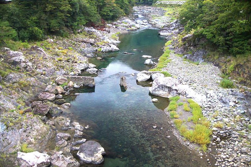 落滝橋からの川の様子