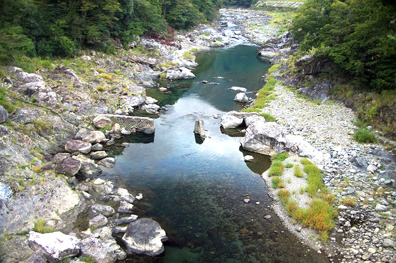 落滝橋からの川の様子