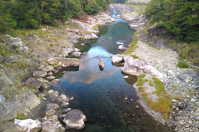 落滝橋からの川の様子