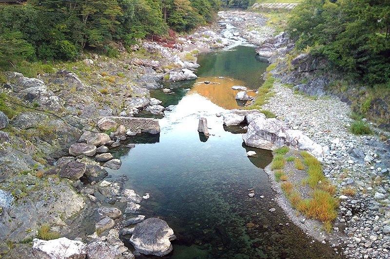 落滝橋からの川の様子