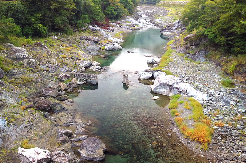 落滝橋からの川の様子