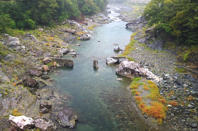落滝橋からの川の様子