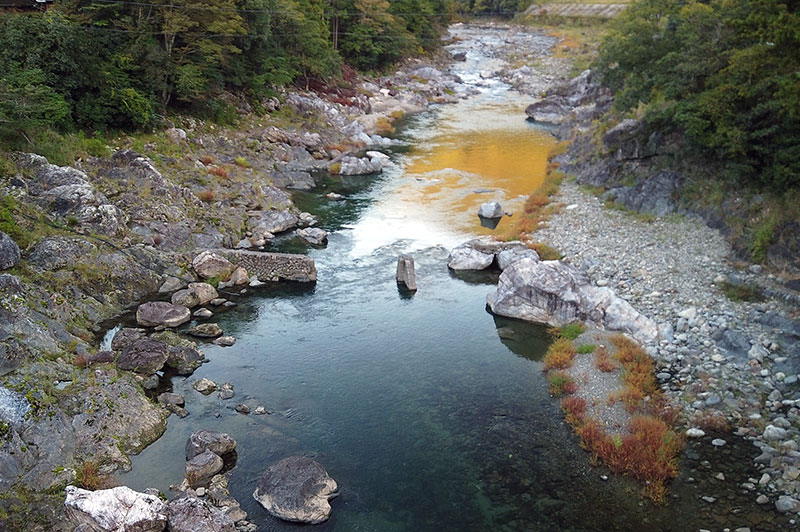 落滝橋からの川の様子