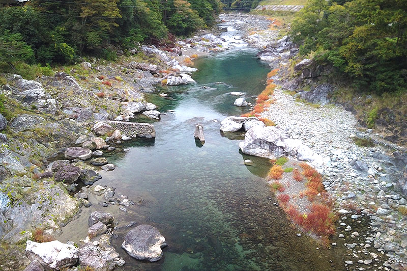落滝橋からの川の様子