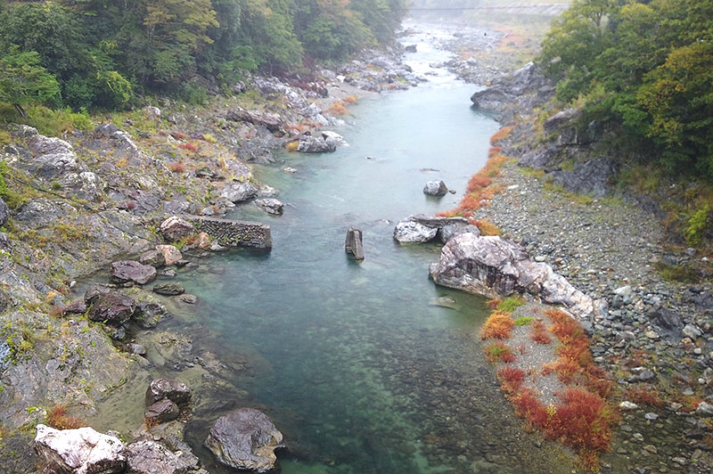 落滝橋からの川の様子