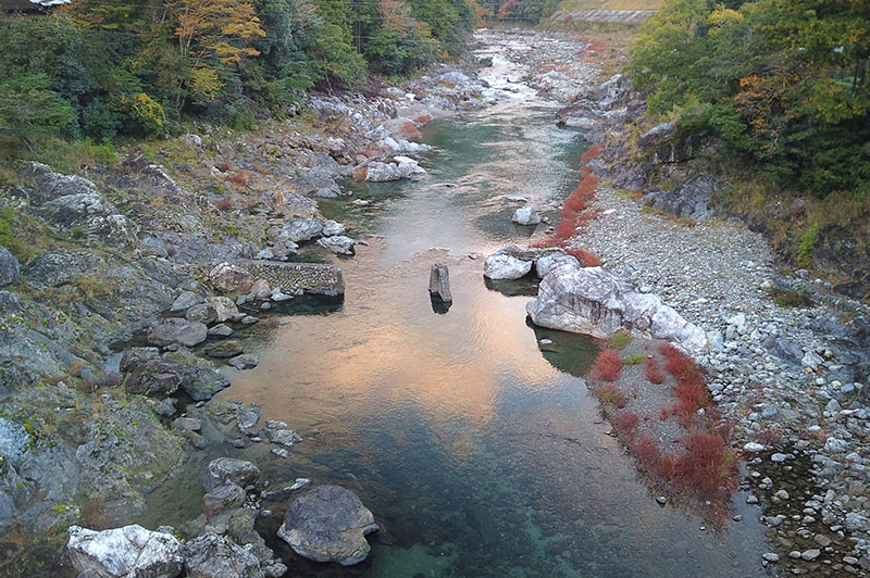 落滝橋からの川の様子
