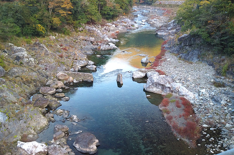 落滝橋からの川の様子