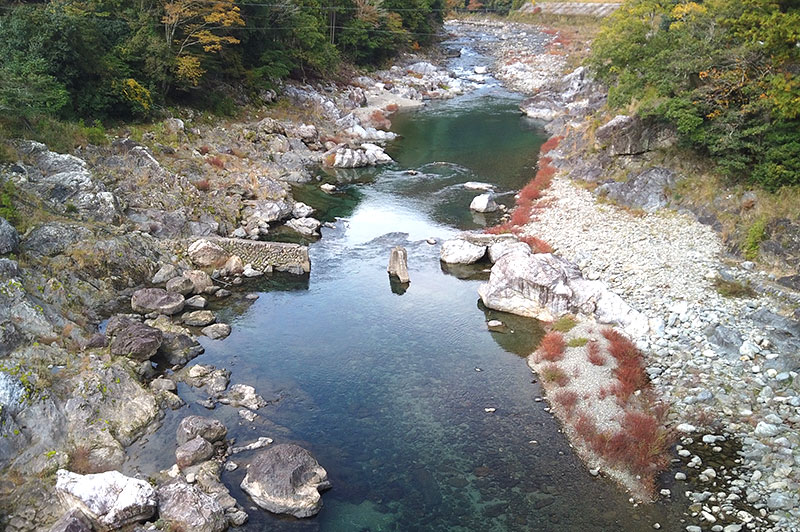 落滝橋からの川の様子