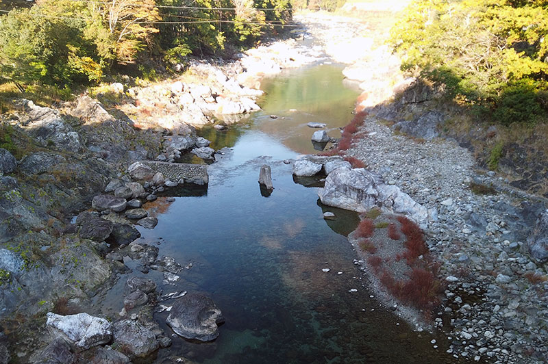 落滝橋からの川の様子