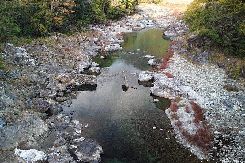 落滝橋からの川の様子