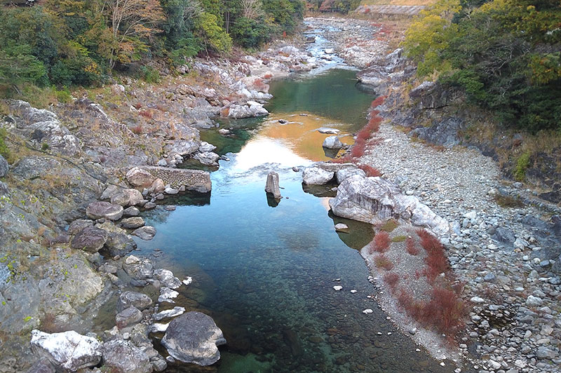 落滝橋からの川の様子