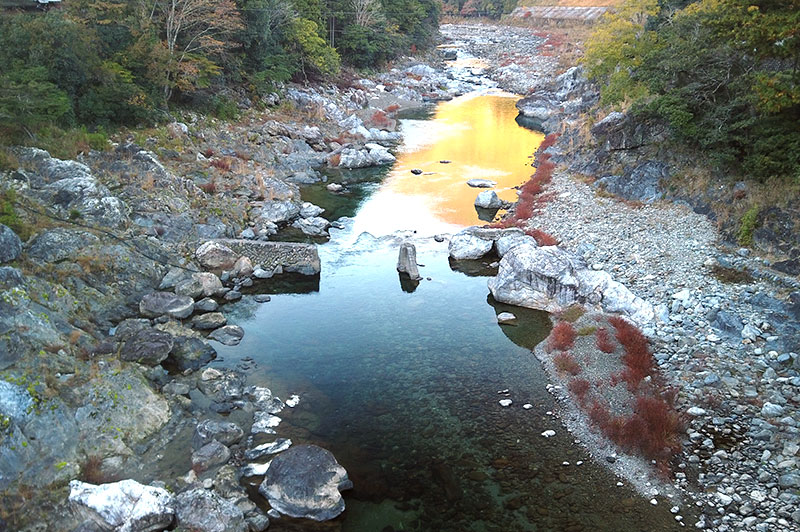 落滝橋からの川の様子