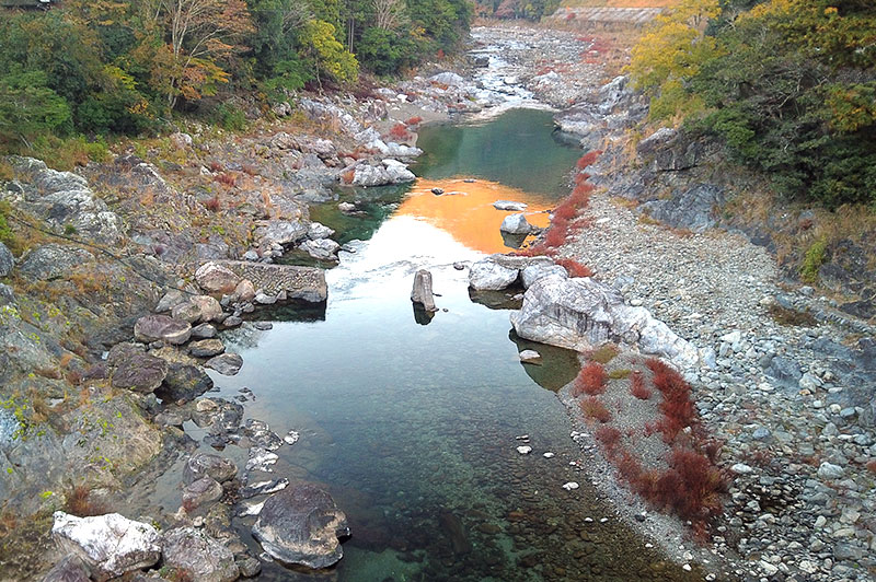落滝橋からの川の様子