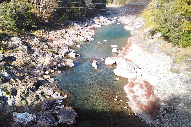 落滝橋からの川の様子