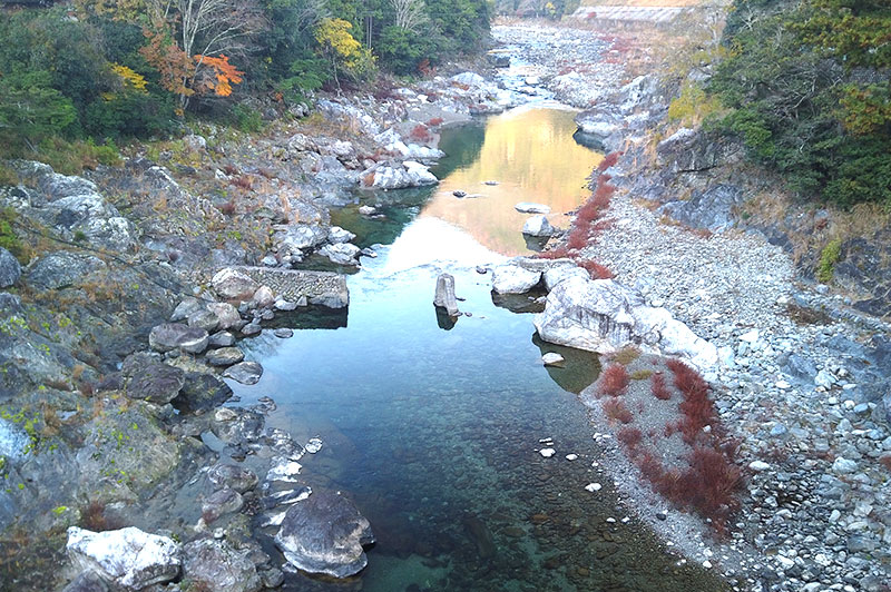 落滝橋からの川の様子