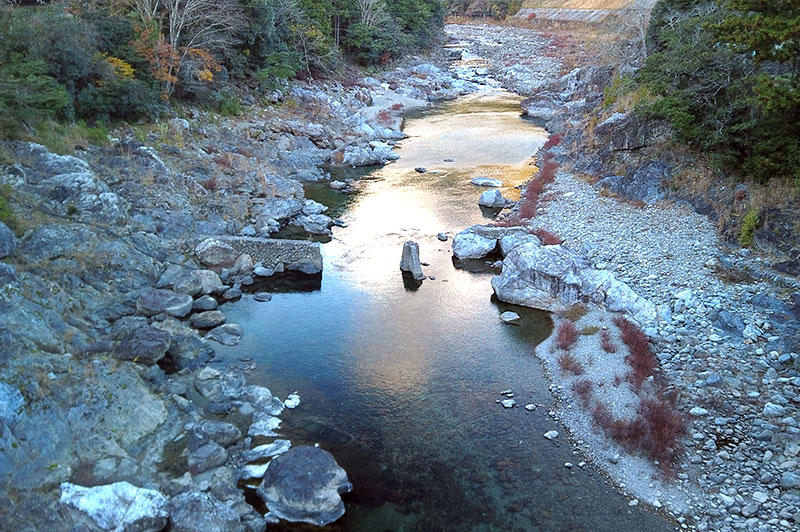 落滝橋からの川の様子