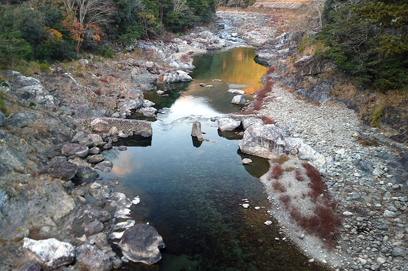 落滝橋からの川の様子
