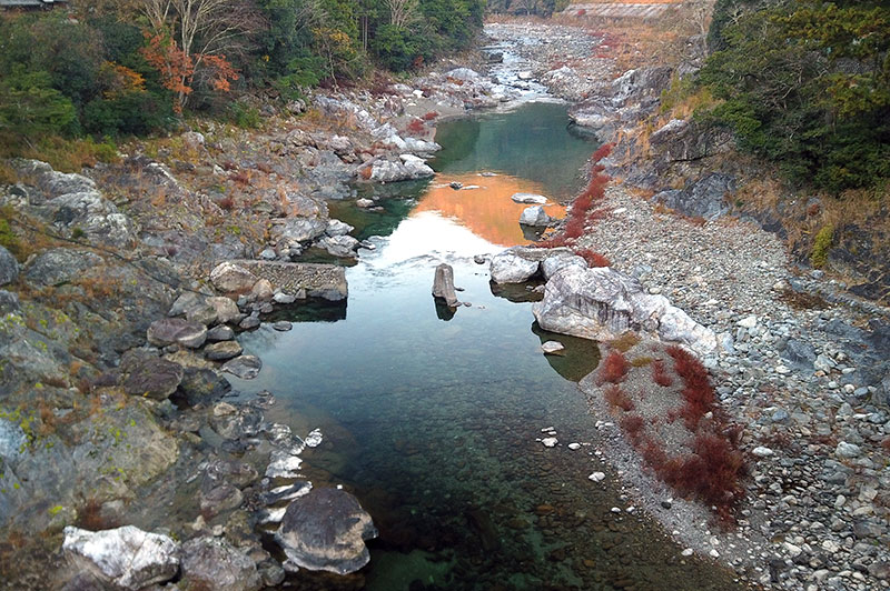 落滝橋からの川の様子