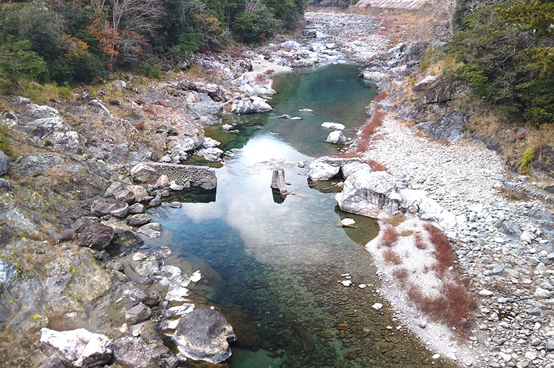 落滝橋からの川の様子