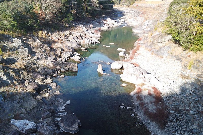 落滝橋からの川の様子