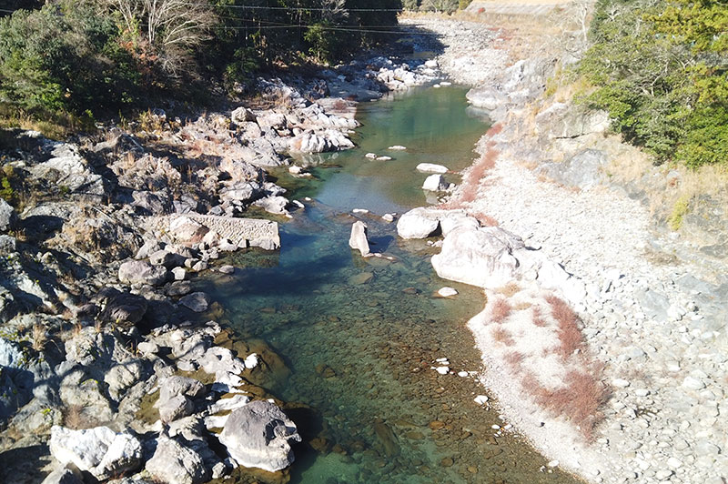 落滝橋からの川の様子