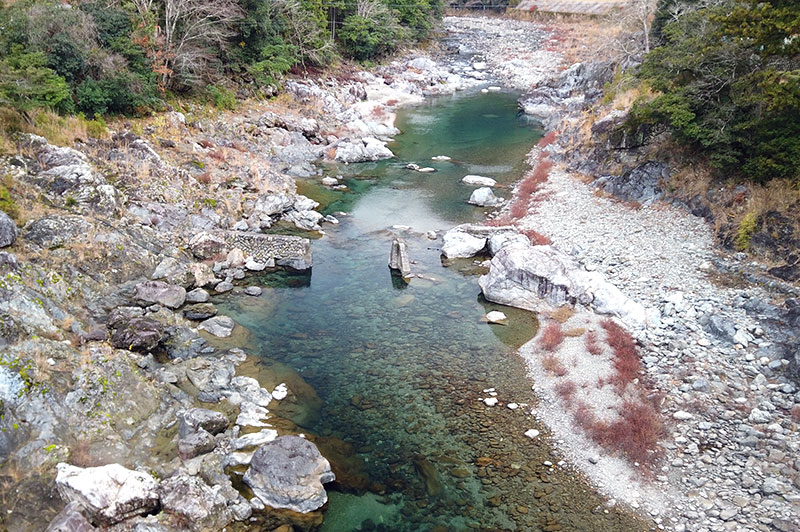 落滝橋からの川の様子
