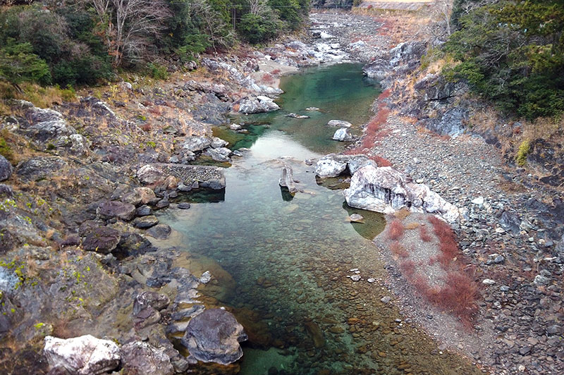 落滝橋からの川の様子