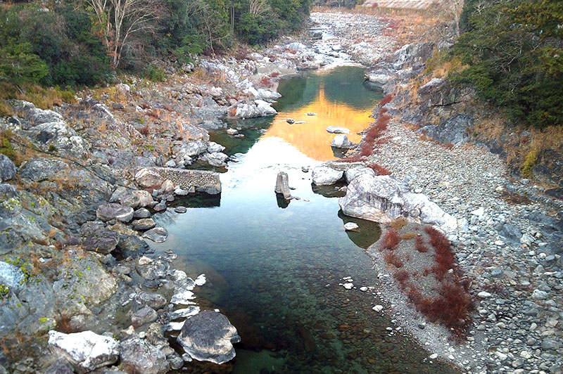 落滝橋からの川の様子