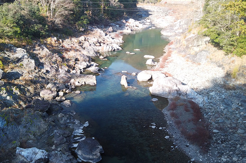 落滝橋からの川の様子