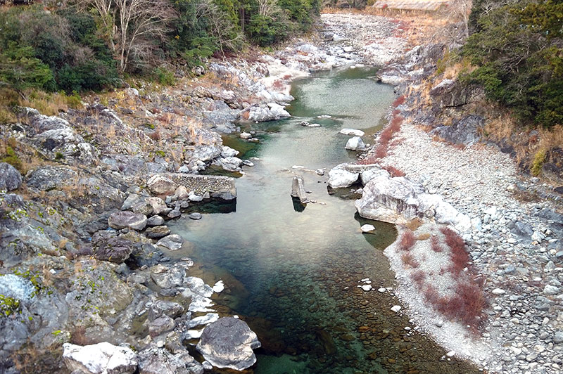 落滝橋からの川の様子