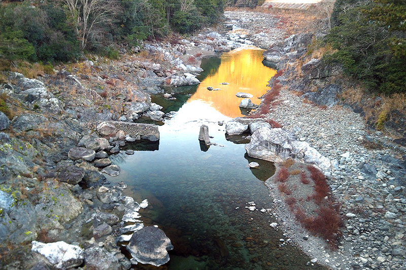 落滝橋からの川の様子