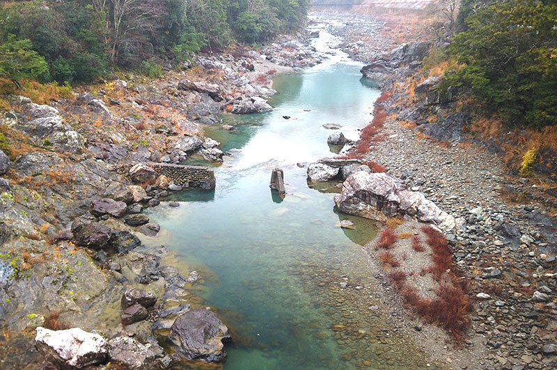 落滝橋からの川の様子