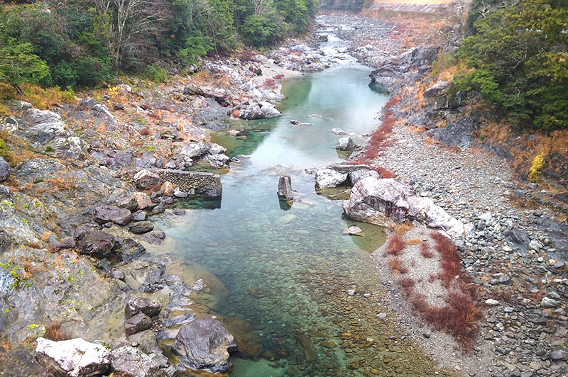 落滝橋からの川の様子