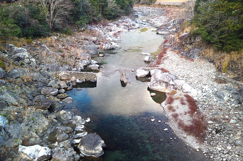 落滝橋からの川の様子