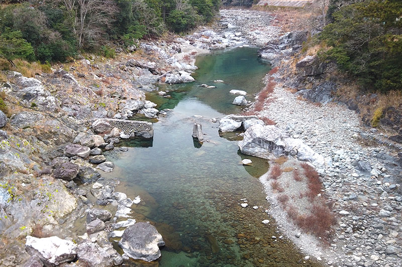 落滝橋からの川の様子
