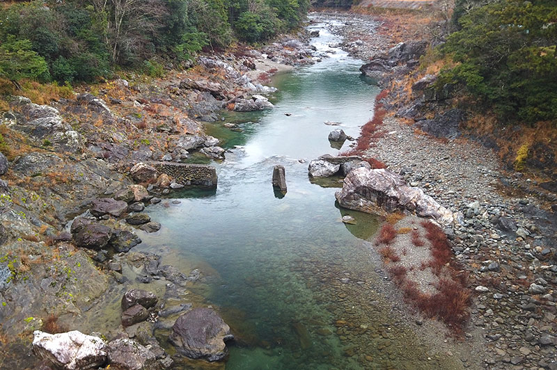 落滝橋からの川の様子