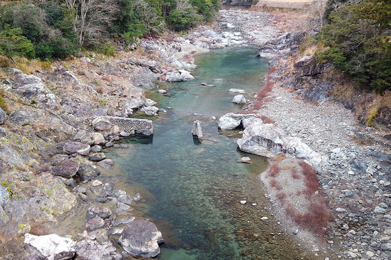 落滝橋からの川の様子
