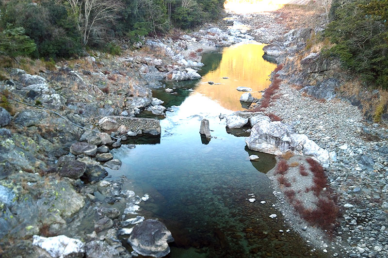 落滝橋からの川の様子