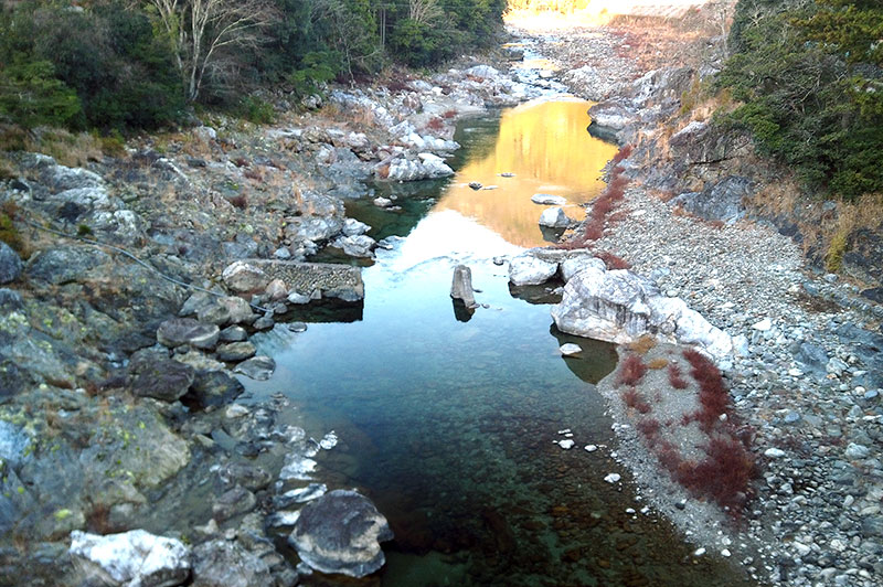 落滝橋からの川の様子