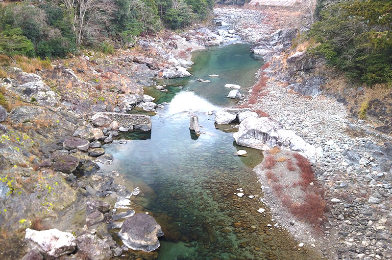 落滝橋からの川の様子