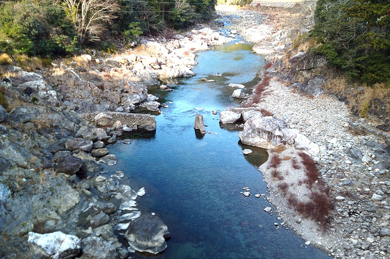 落滝橋からの川の様子