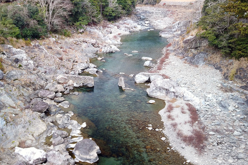 落滝橋からの川の様子